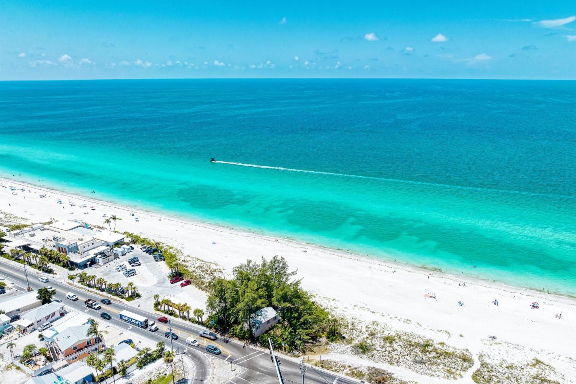 Anna Maria Island Runaway Tropical Dream-One Minute Walk To The Beach-Heated Pool Bradenton Beach Eksteriør billede