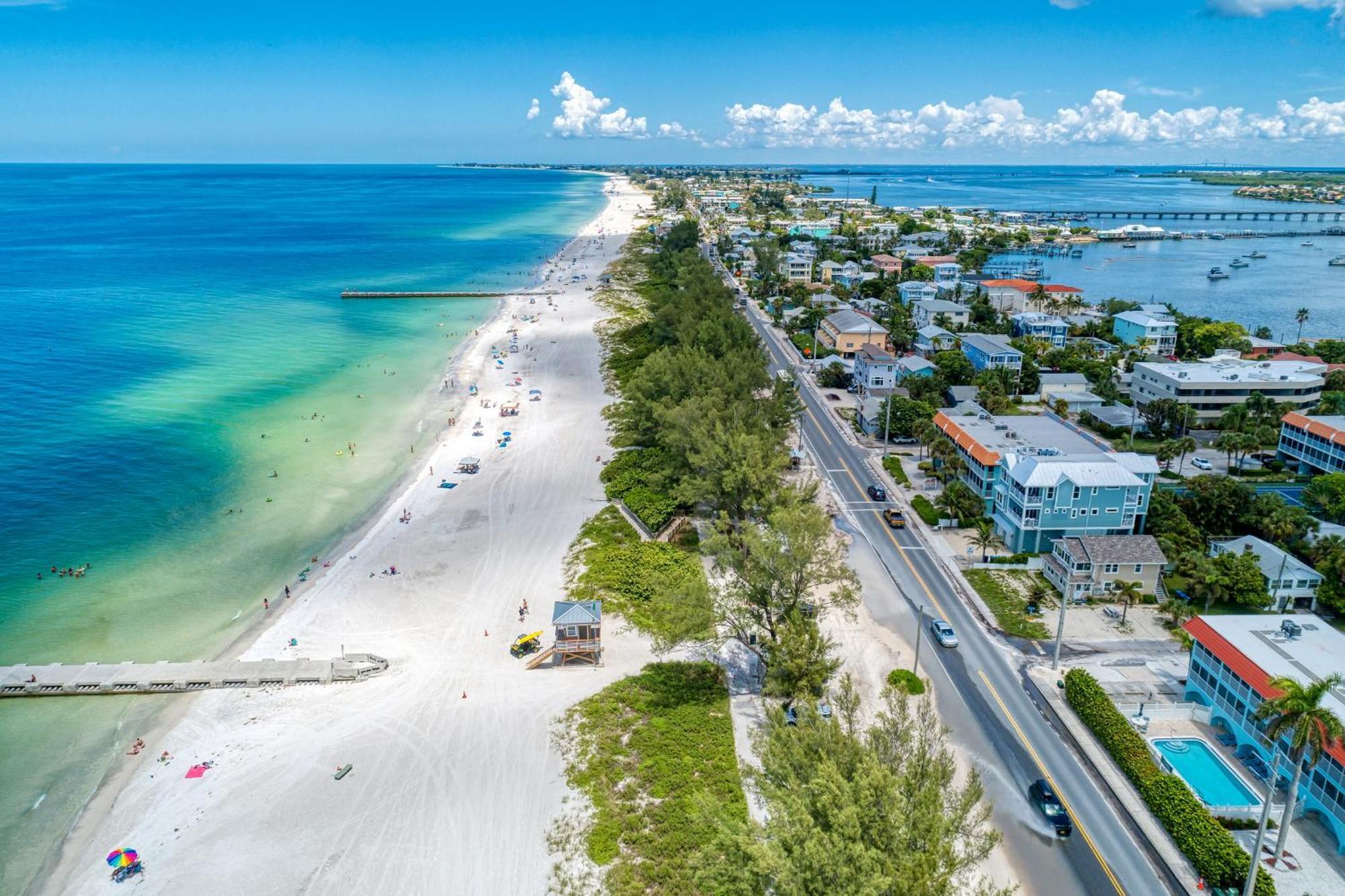 Anna Maria Island Runaway Tropical Dream-One Minute Walk To The Beach-Heated Pool Bradenton Beach Eksteriør billede