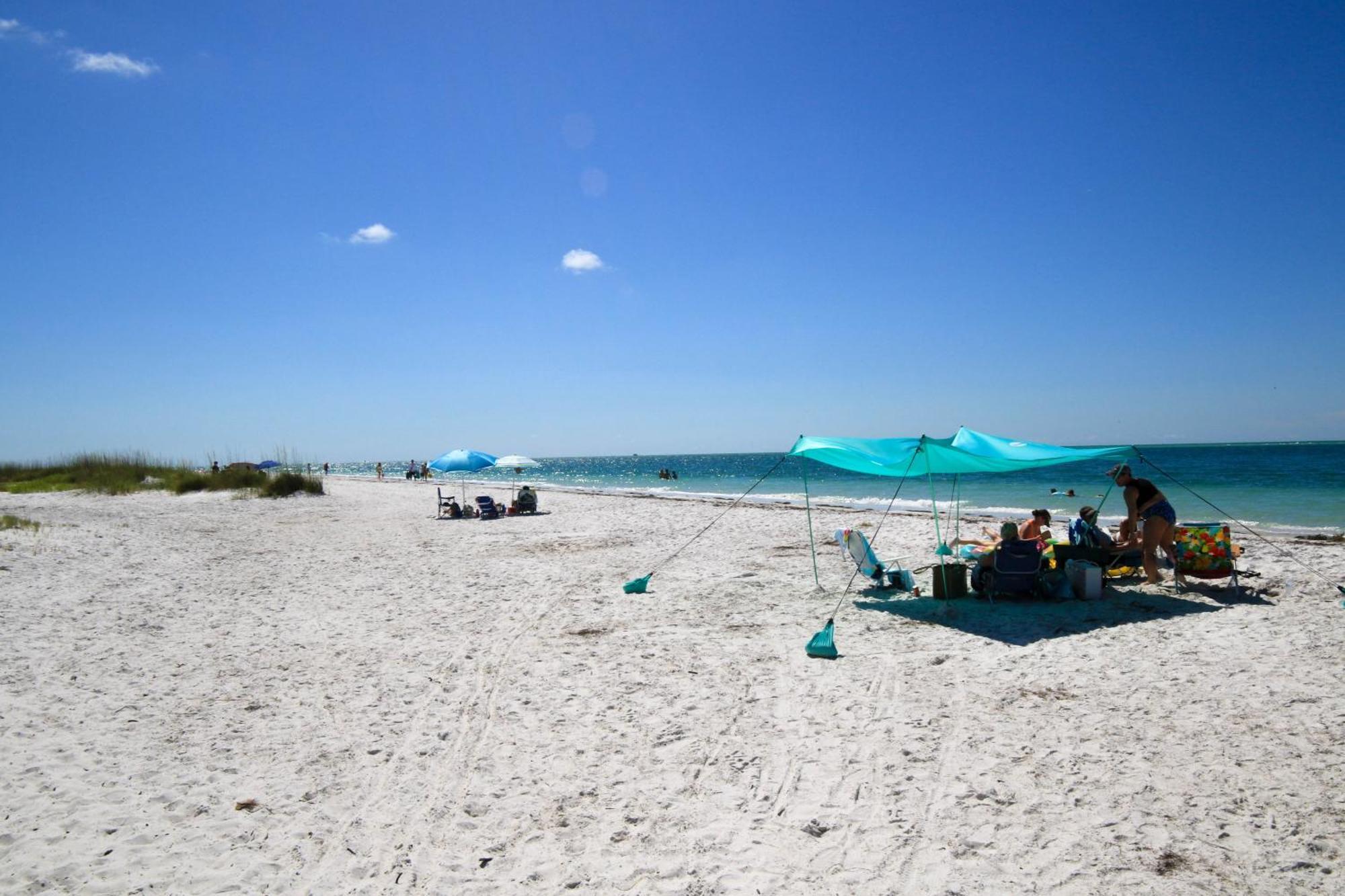 Anna Maria Island Runaway Tropical Dream-One Minute Walk To The Beach-Heated Pool Bradenton Beach Eksteriør billede