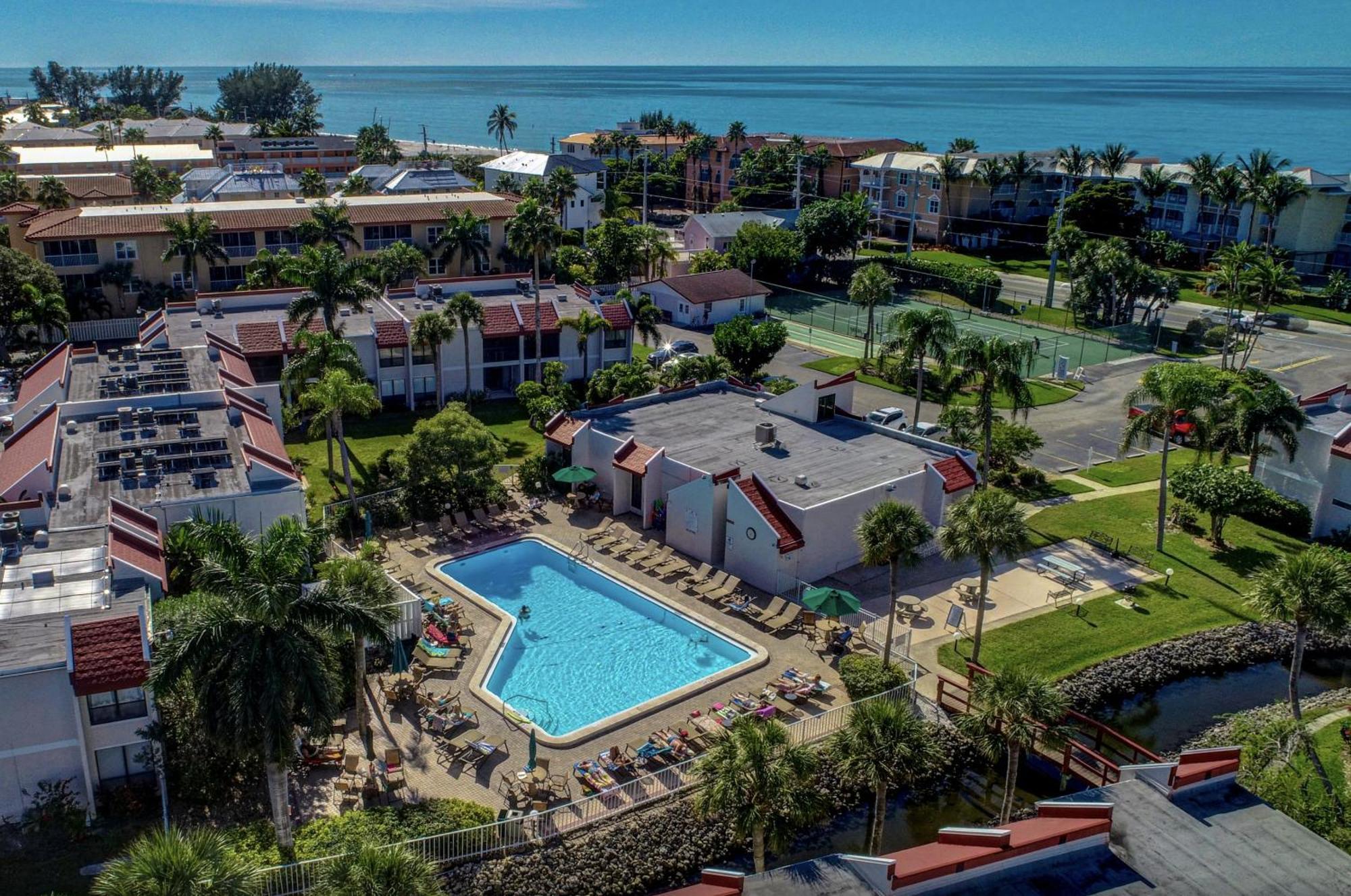 Anna Maria Island Runaway Tropical Dream-One Minute Walk To The Beach-Heated Pool Bradenton Beach Eksteriør billede