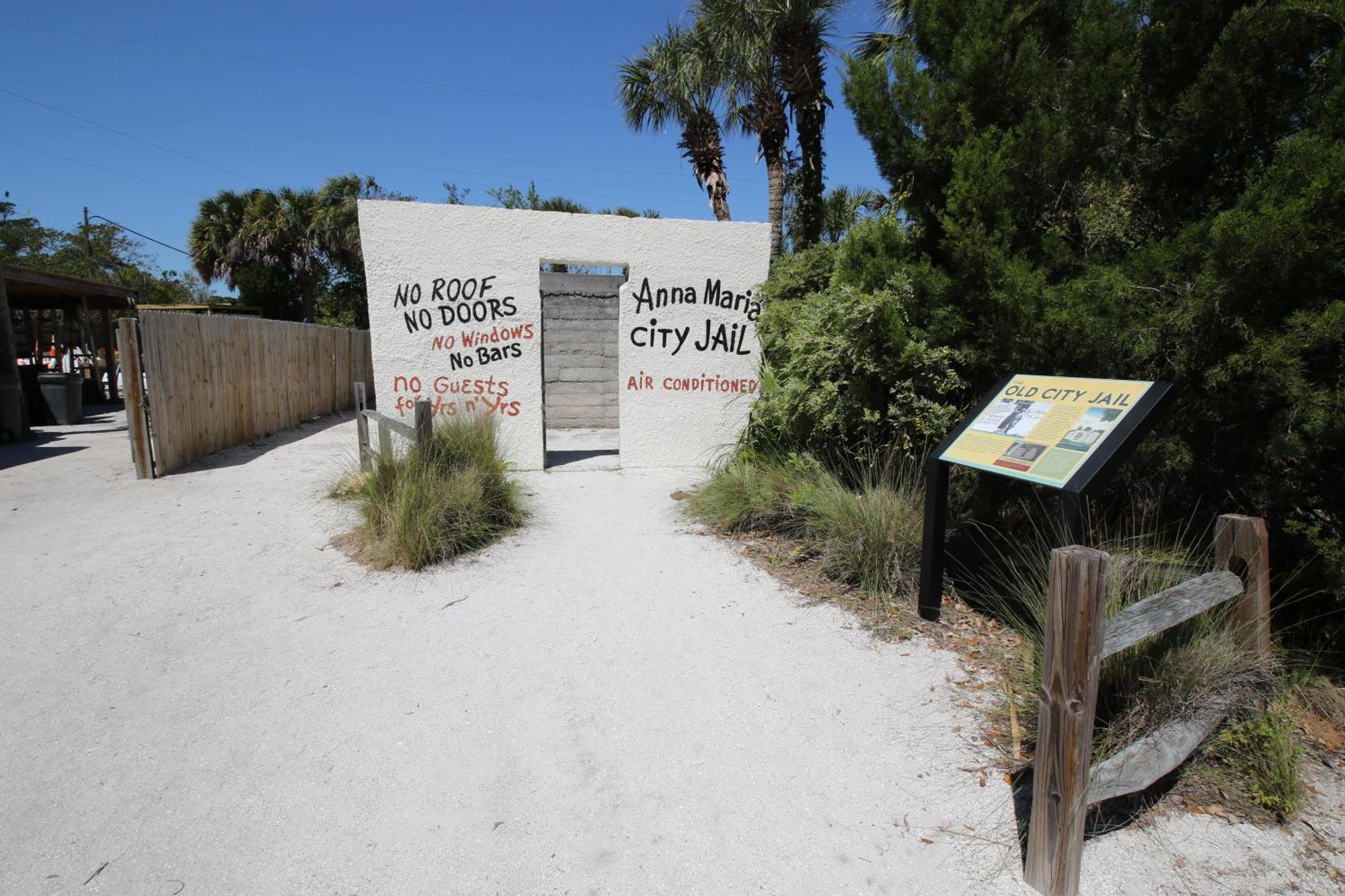 Anna Maria Island Runaway Tropical Dream-One Minute Walk To The Beach-Heated Pool Bradenton Beach Eksteriør billede