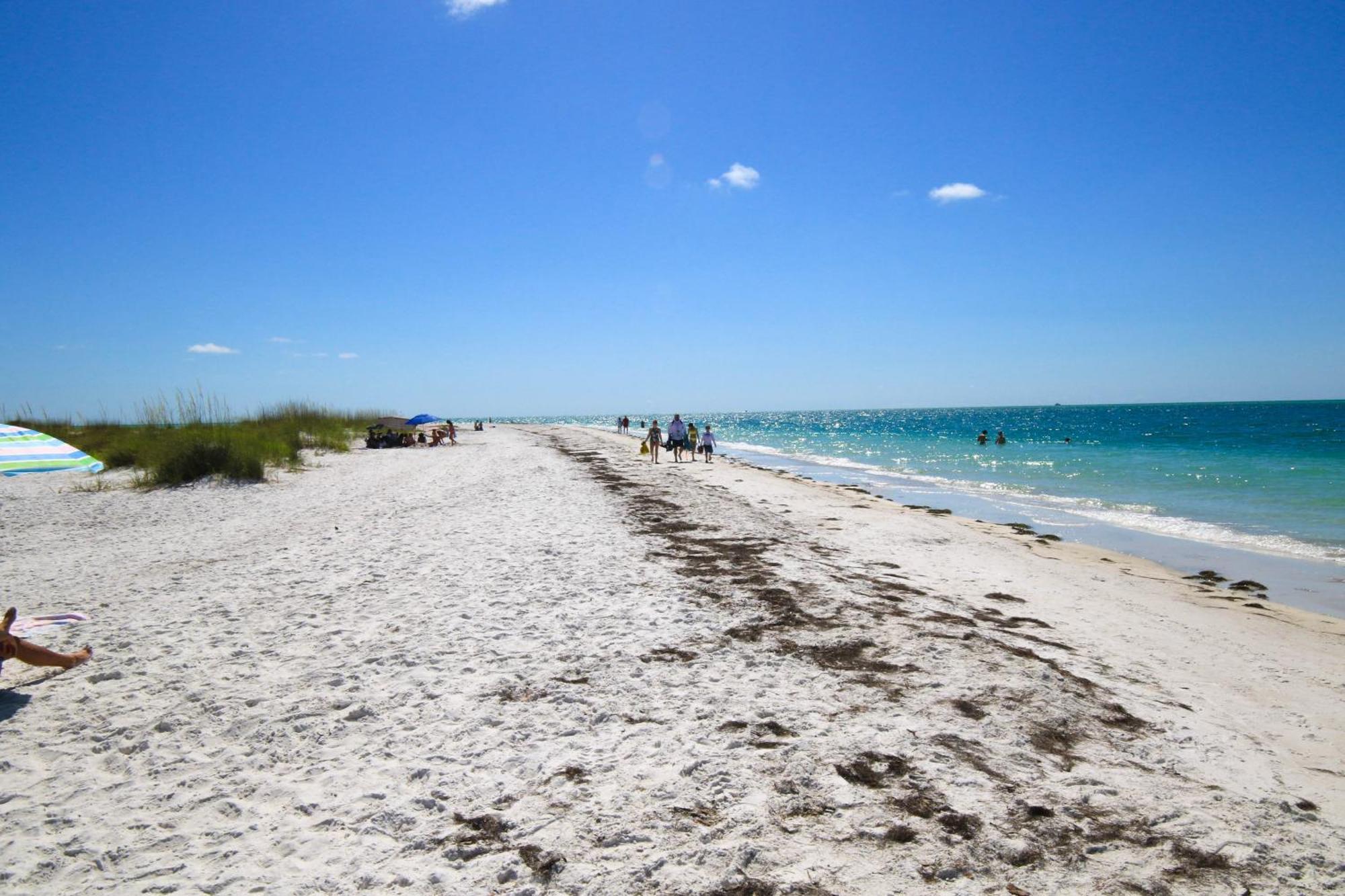 Anna Maria Island Runaway Tropical Dream-One Minute Walk To The Beach-Heated Pool Bradenton Beach Eksteriør billede