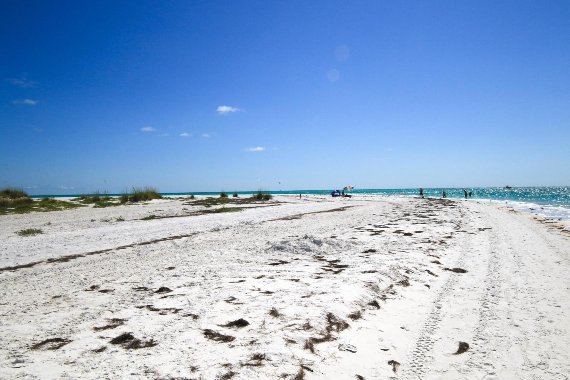 Anna Maria Island Runaway Tropical Dream-One Minute Walk To The Beach-Heated Pool Bradenton Beach Eksteriør billede