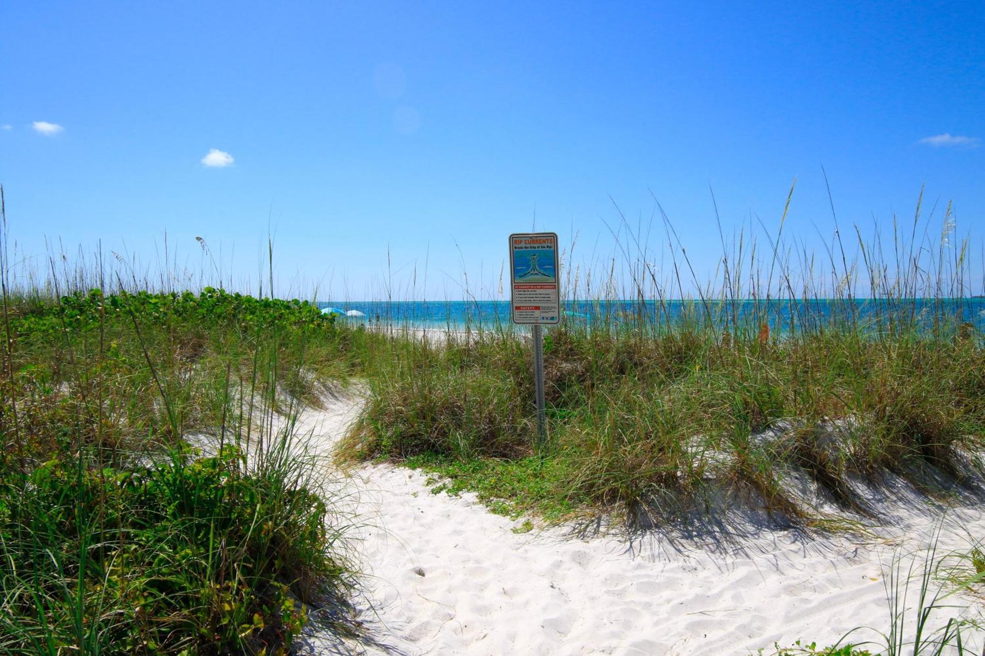 Anna Maria Island Runaway Tropical Dream-One Minute Walk To The Beach-Heated Pool Bradenton Beach Eksteriør billede
