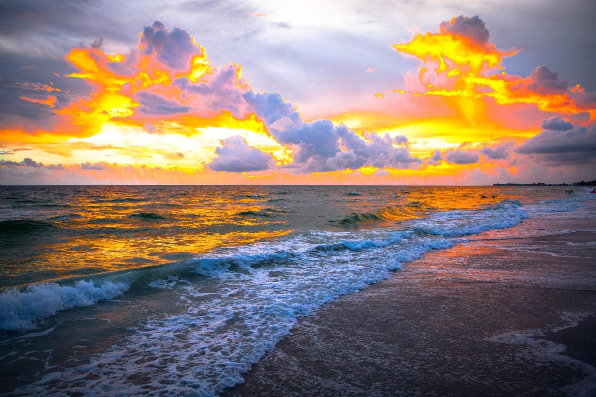 Anna Maria Island Runaway Tropical Dream-One Minute Walk To The Beach-Heated Pool Bradenton Beach Eksteriør billede