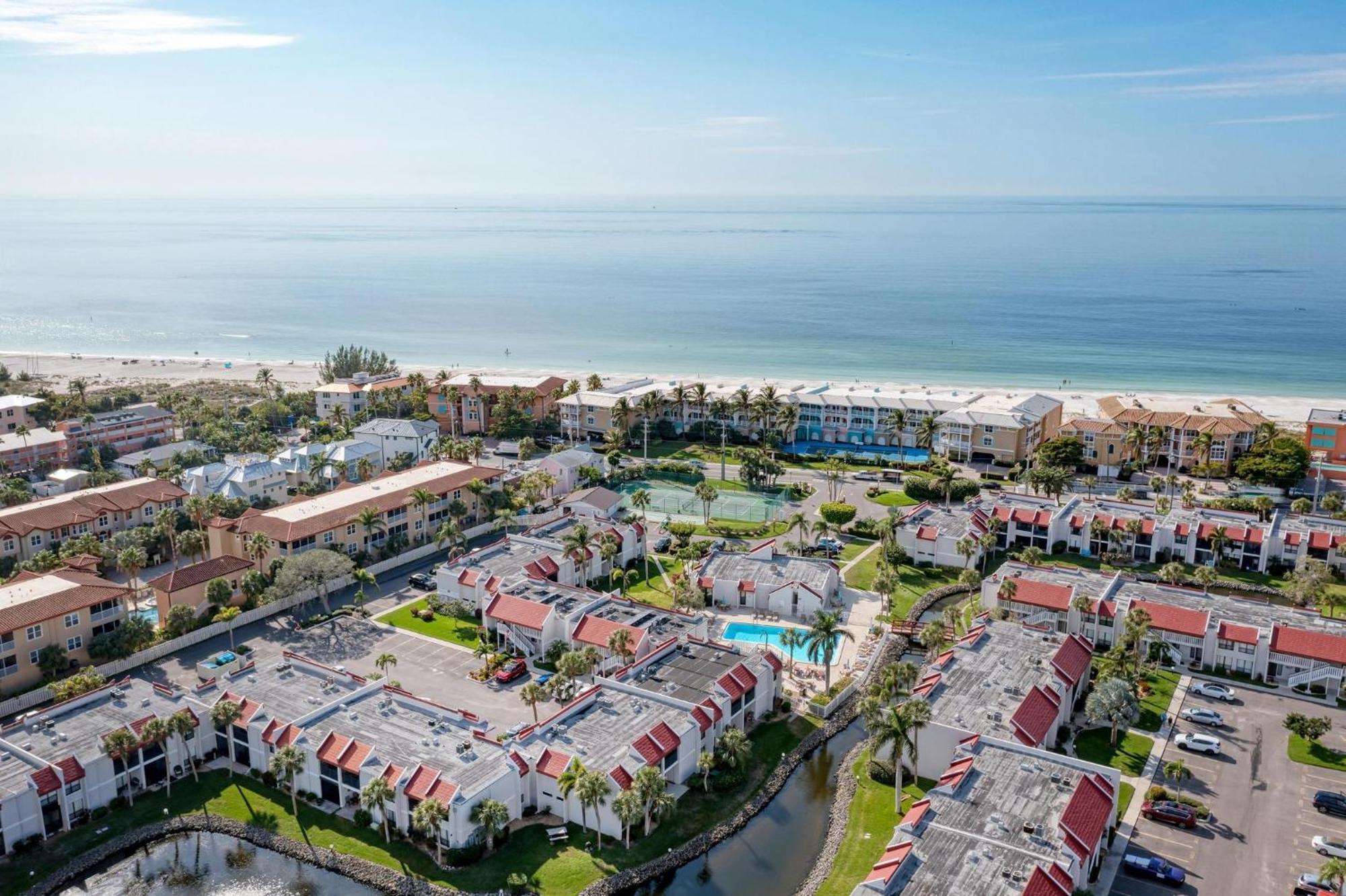 Anna Maria Island Runaway Tropical Dream-One Minute Walk To The Beach-Heated Pool Bradenton Beach Eksteriør billede