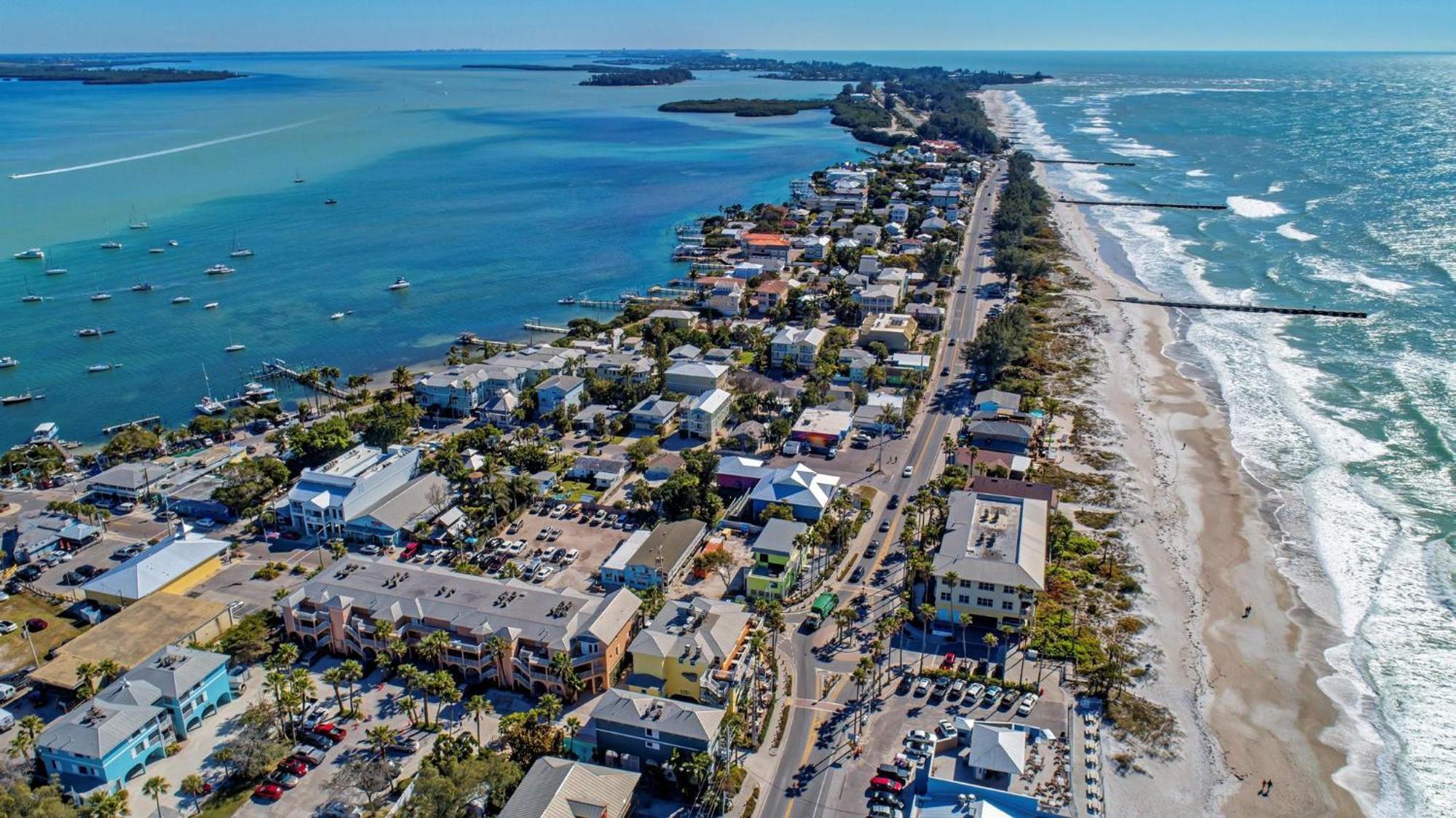 Anna Maria Island Runaway Tropical Dream-One Minute Walk To The Beach-Heated Pool Bradenton Beach Eksteriør billede
