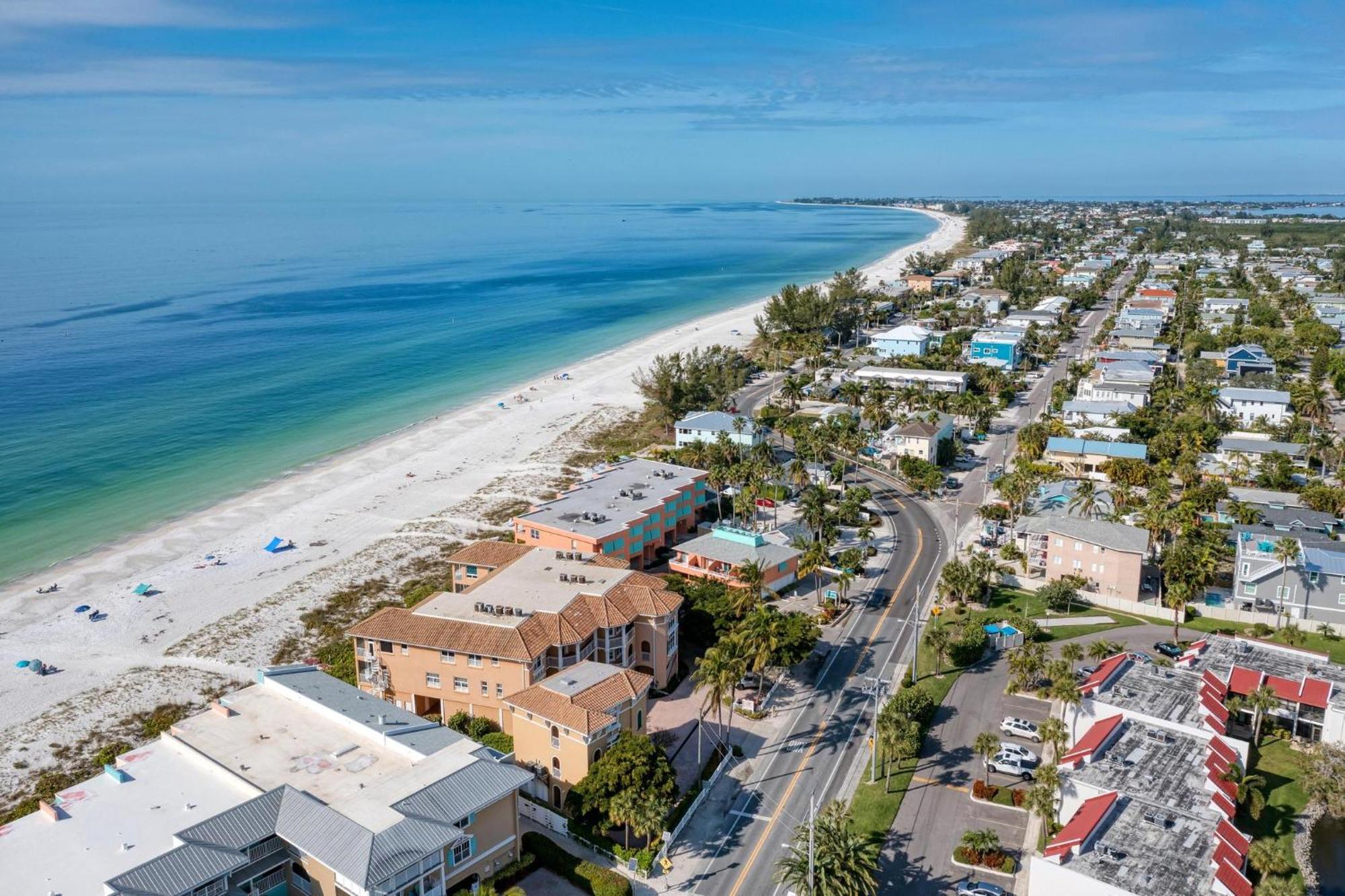 Anna Maria Island Runaway Tropical Dream-One Minute Walk To The Beach-Heated Pool Bradenton Beach Eksteriør billede