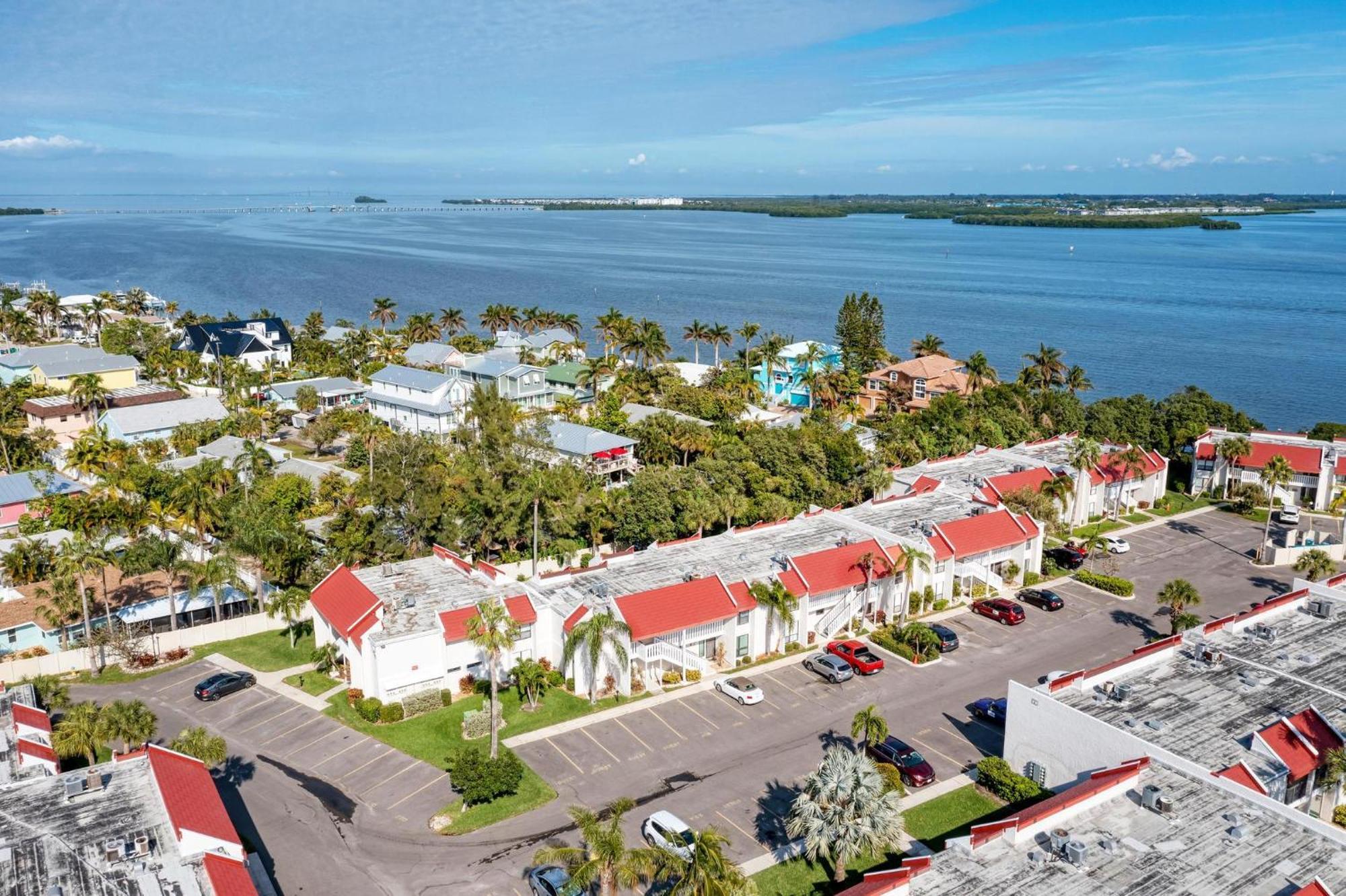 Anna Maria Island Runaway Tropical Dream-One Minute Walk To The Beach-Heated Pool Bradenton Beach Eksteriør billede
