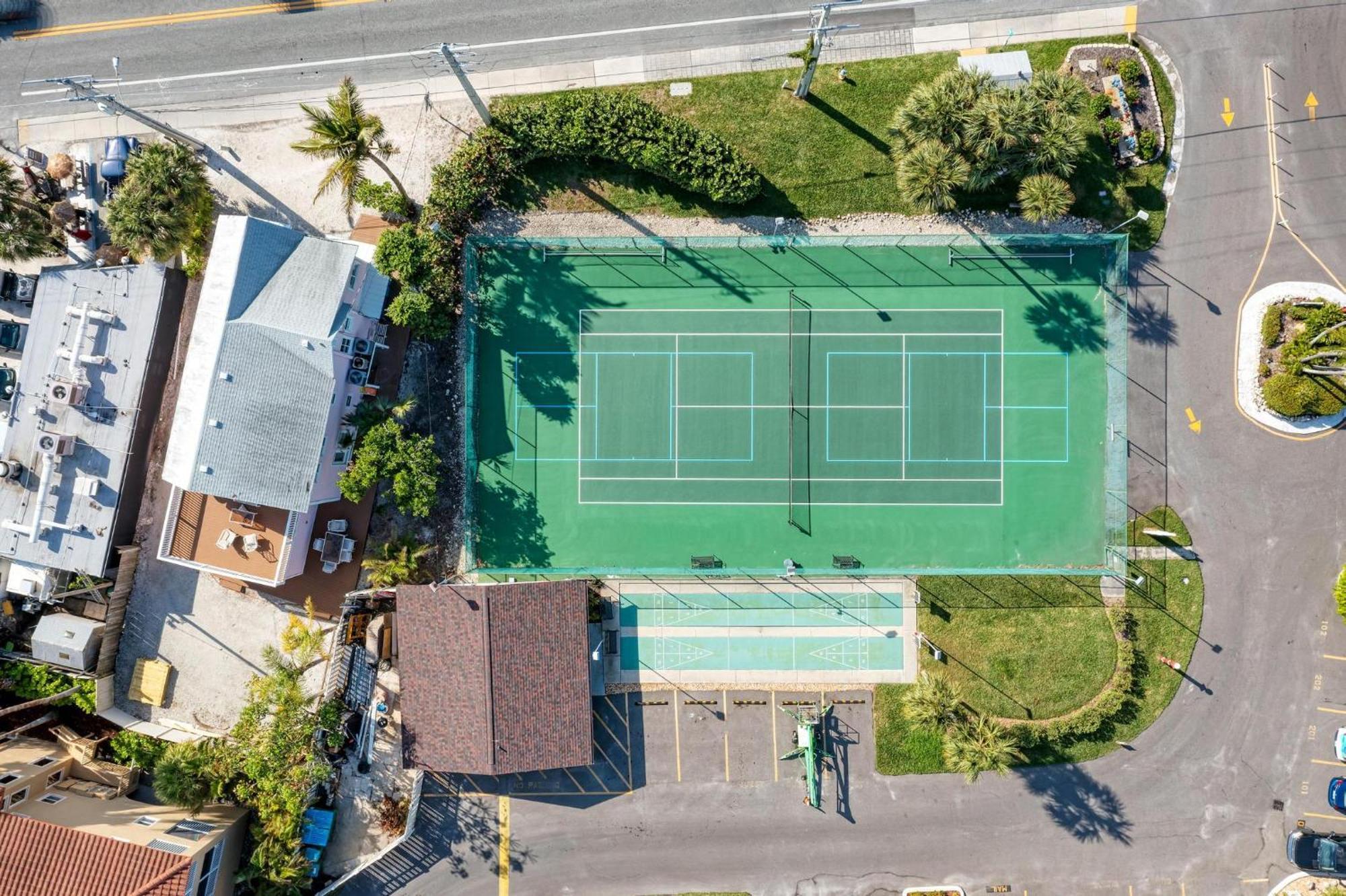 Anna Maria Island Runaway Tropical Dream-One Minute Walk To The Beach-Heated Pool Bradenton Beach Eksteriør billede
