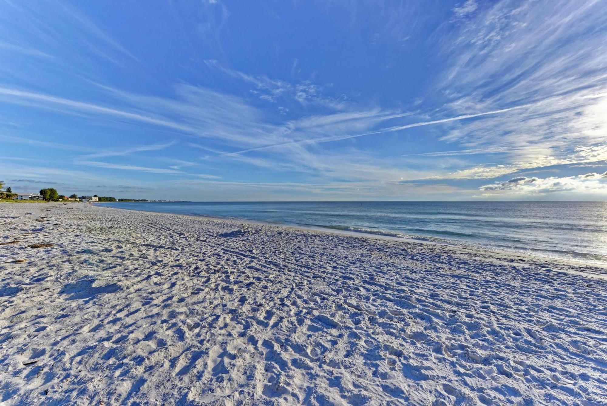 Anna Maria Island Runaway Tropical Dream-One Minute Walk To The Beach-Heated Pool Bradenton Beach Eksteriør billede